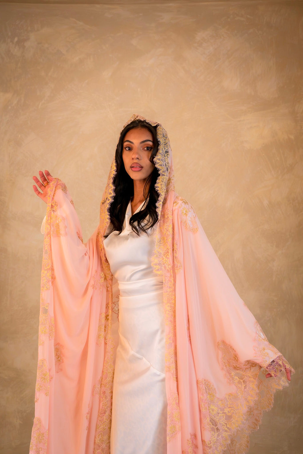Hooded Sheila - Chic Pink
