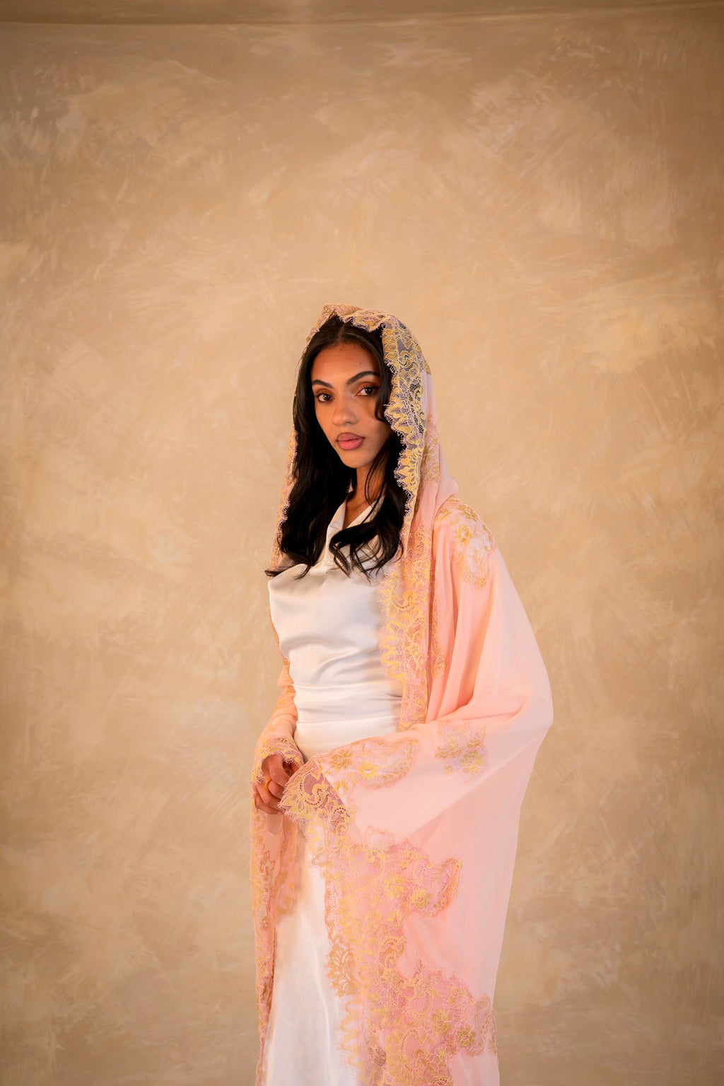 Hooded Sheila - Chic Pink